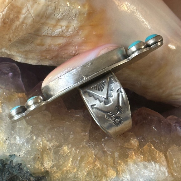 Pink conch turquoise native sterling silver maker sterling silver statement ring - Picture 3 of 12
